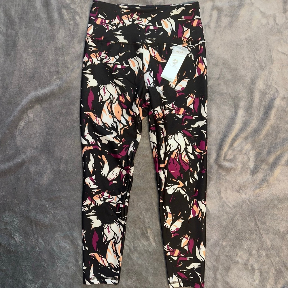 NWT Women's Medium Balance Collection Dry-Wik Cropped Leggings Magenta Lust